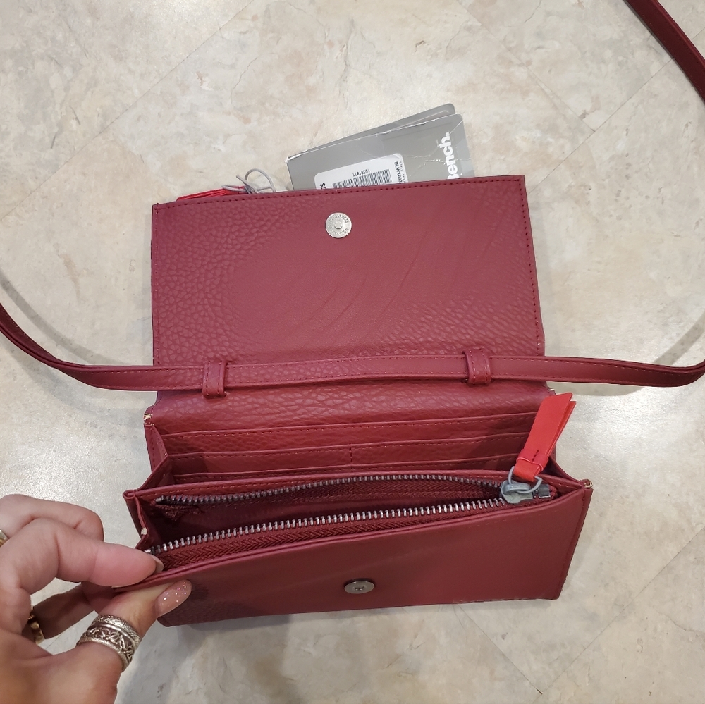 Bench Red Wallet/Bag - Picture 2 of 6
